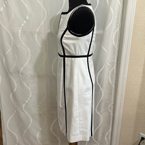 Michael Kors, White With Black Trim, Sleeveless Dress, Size 6 - Picture 4 of 8